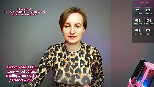 Pokazy przed kamerką – KinkyMissCherry