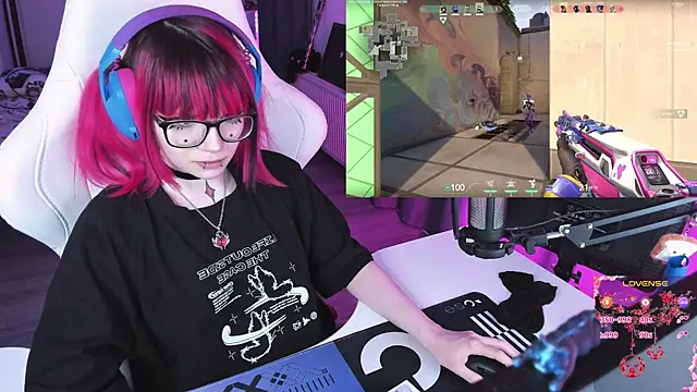 Yumi_Youkai: διαδικτυακό σόου στην κάμερα