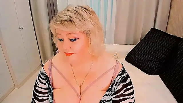 Show de BIGTITSBBW na webcam