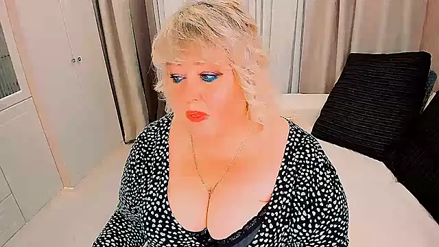 BIGTITSBBWのライブXXXチャット