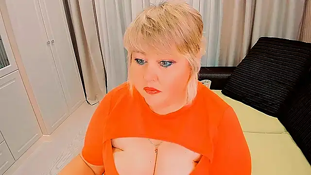XXX chat uživo modela BIGTITSBBW
