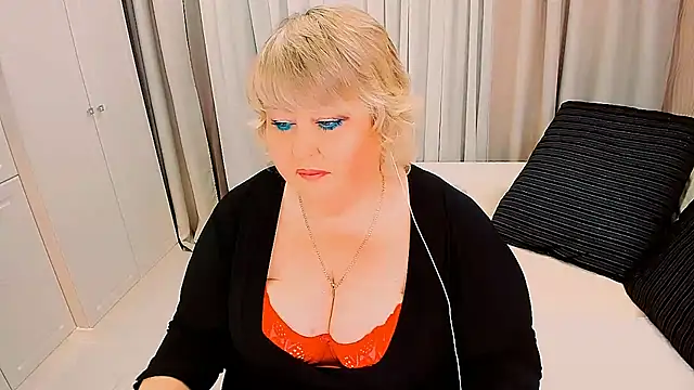 BIGTITSBBWのウェブカメラショー