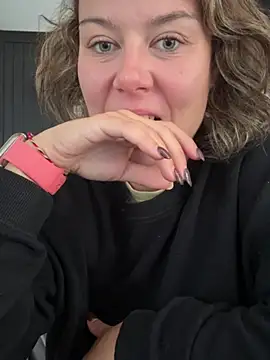Lovesexlibertine Adlı Modelin Canlı XXX Sohbeti