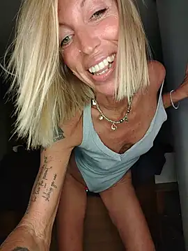 Weloveblue Show in webcam