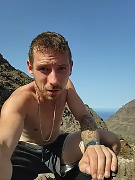 Simonshakeloveass Show Webcam