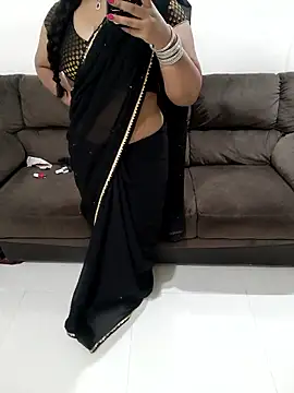 Mounika-25's Live XXX Chat