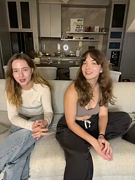 Nura_n_Sarah webcam show