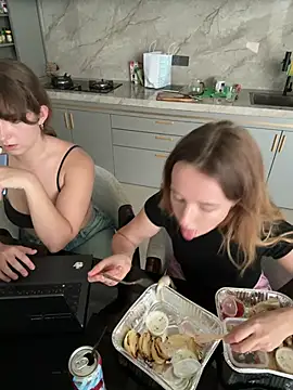 Nura_n_Sarah Webcamshow