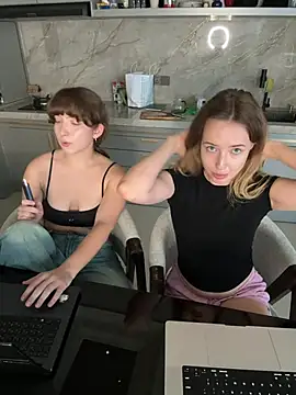 Nura_n_Sarah Webcam Show