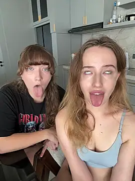 Nura_n_Sarah Show in webcam