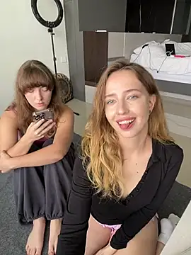 Nura_n_Sarah Webcam show