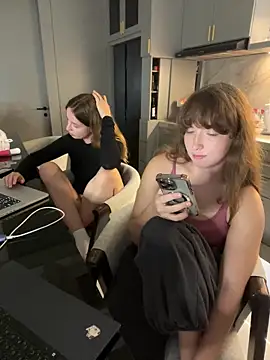 Nura_n_Sarah Adlı Modelin Web Kamerası Şovu