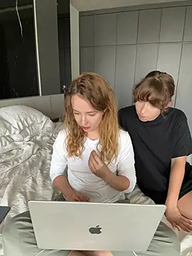 Nura_n_Sarah Webcamshow