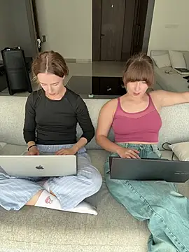 Nura_n_Sarah Show Webcam