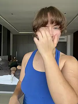 Nura_n_Sarahn Webbikameraesitys