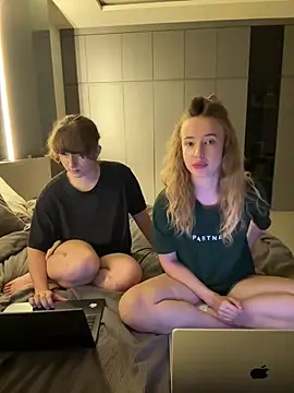 Nura_n_Sarah's Webcam Show