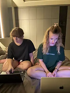 Nura_n_Sarah 网络视讯表演