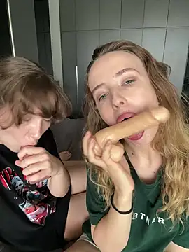 Nura_n_Sarah Webcam Show