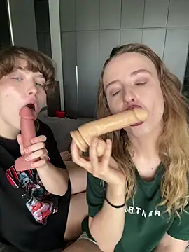 Nura_n_Sarah's Webcam Show