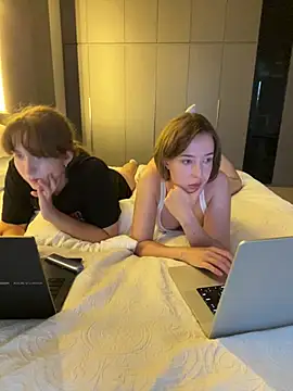Nura_n_Sarah 网络视讯表演