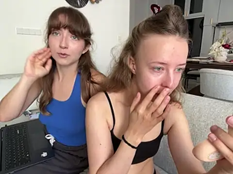 Nura_n_Sarah webkamerás műsora