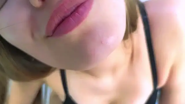 Chatroom XXX en direct de NicoleMarani
