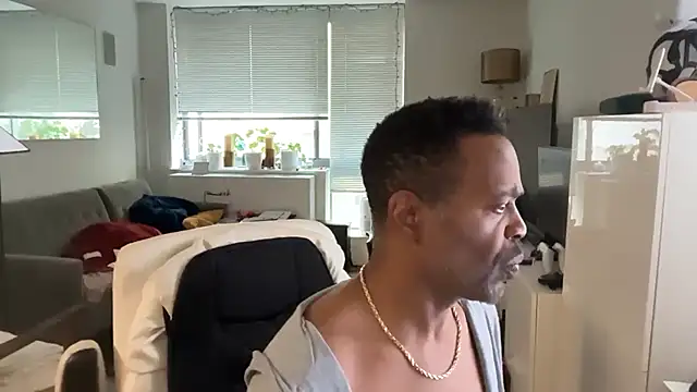 theblacklordmaster: διαδικτυακό σόου στην κάμερα