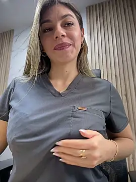 alicee16 Show in webcam