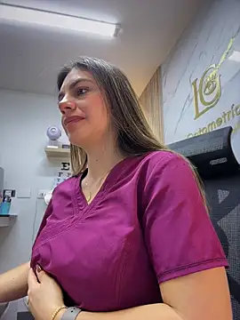 alicee16 Show in webcam