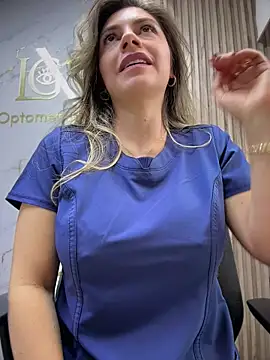 הופעת וובקאם של alicee16