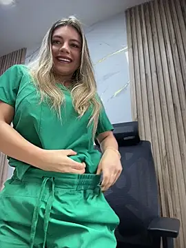 alicee16 Show in webcam