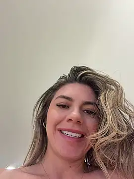 alicee16 Show in webcam