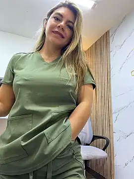alicee16 Show in webcam