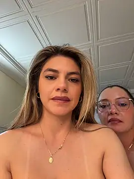 alicee16 Adlı Modelin Canlı XXX Sohbeti