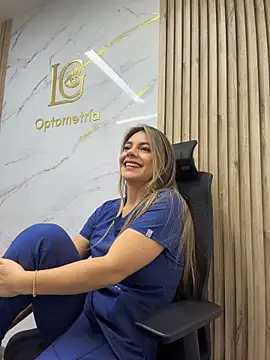 alicee16 Adlı Modelin Canlı XXX Sohbeti