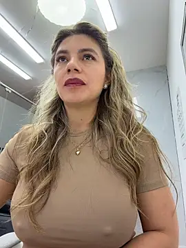 alicee16 Show in webcam