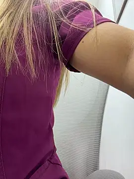 alicee16 Adlı Modelin Canlı XXX Sohbeti
