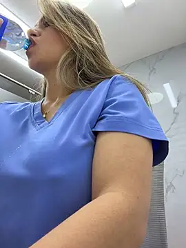 alicee16 Show in webcam
