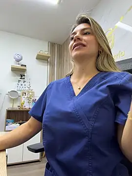 Pokazy przed kamerką – alicee16