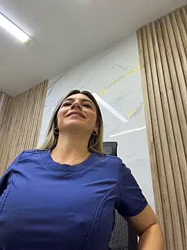 alicee16 Show in webcam