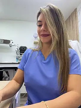 alicee16 Show in webcam
