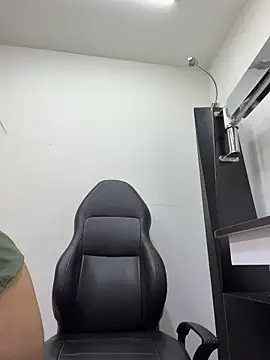 alicee16 Show in webcam