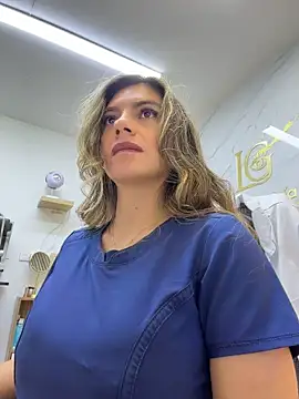 alicee16 Show in webcam