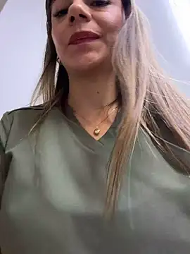 alicee16 Show in webcam