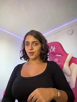 Show modela Aliciia777 na web-kameri