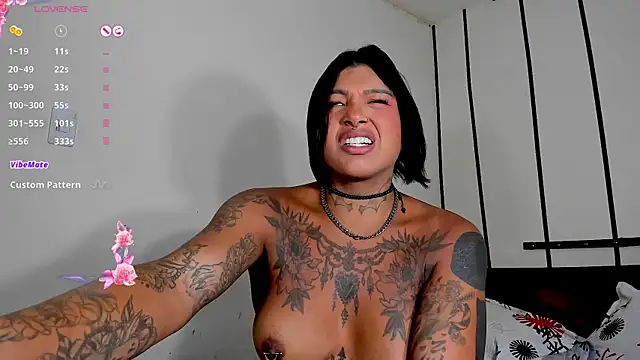 Show modela IsabellBigtitsxx na web-kameri