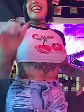 IsabellBigtitsxxのウェブカメラショー