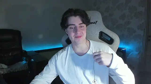 Show modela Knuckles17 na web-kameri