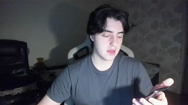 Knuckles17 Show in webcam