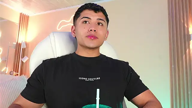 MatiasKorn webcam show